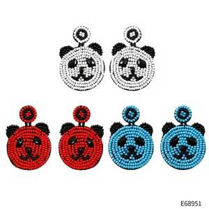 Pendientes Redondos Populares en Blanco y Negro, Pendientes Bordados Elegantes Hechos a Mano, Joyería Artesanal Única de Diseño Creativo - Product Image 2