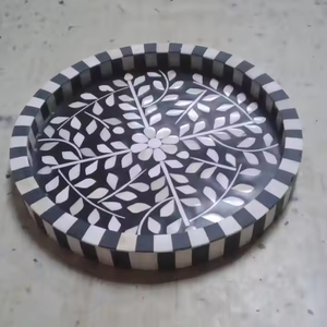 Plateau décoratif antique moderne fait main en incrustation d'os avec motif floral Plateau de service de cuisine par Crescent Crafts - Product Image 2