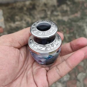 Urne de crémation pour adultes en laiton de Style américain élégant Urne funéraire commémorative pour cendres Urne en métal pour restes incinérés - Product Image 5