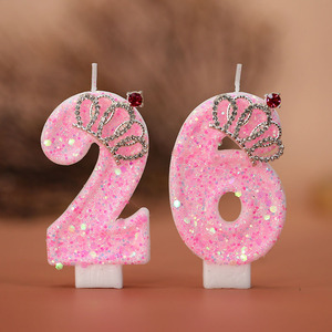 Velas de Cumpleaños de Parafina Hechas a Mano con Corona Rosa Decorativa, Venta al por Mayor de Fábrica, Decoración para Pasteles para Fiestas de Cumpleaños - Product Image 4