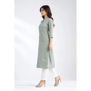Kurta ample en coton brodé vert olive pour femme, col mandarin, style bohème, à porter au quotidien pour toutes les saisons - Product Image 2