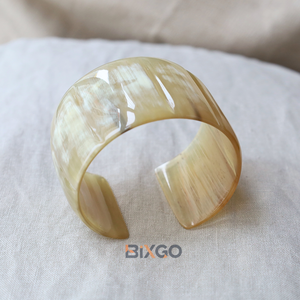 Brazalete C Cónico de Cuerno de Búfalo Blanco Hecho a Mano en Vietnam, Se Aceptan Pedidos al por Mayor y Personalizados - Product Image 3