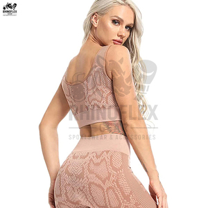 Diseño único de alta calidad de secado rápido Mujeres Yoga Set Servicios OEM Precio razonable Conjuntos de yoga para damas - Product Image 4