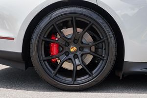 2023 pour Porsche Taycan GTS Sport Turismo AWD 590-hp électrique Sport Wagon Premium Package cuir léger Lithium R19 automatique - Product Image 4