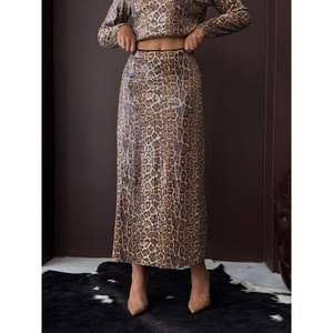 Falda con Estampado de Leopardo para Mujer Topshow, Elegante de Día y de Noche - Tendencia al por Mayor - Product Image 3