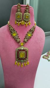 ชุดสร้อยคอโพลกีคุณภาพพรีเมียมแบบดั้งเดิมของอินเดีย เหมาะสำหรับงานปาร์ตี้ งานแต่งงาน มีหลายสีให้เลือก - Product Image 4