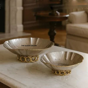 Ensemble de 2 bols décoratifs modernes en aluminium, forme ronde, finition or et argent, base ronde - Product Image 1