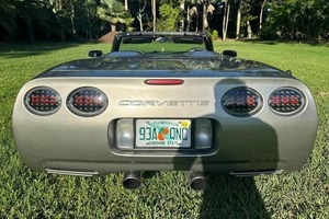 Chevrolet Corvette Coupé 2024 Usado, Volante a la Izquierda, Color Oscuro, PowerLifted, GripEnhanced, CurveEngineered, ThrillFocused, StyleOptimized, en Venta - Product Image 4