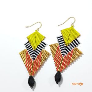 Pendientes Largos Étnicos Geométricos Chapados en Oro de 24K con Diseño de Prisma para Mujer, Marca Namayo - Product Image 1
