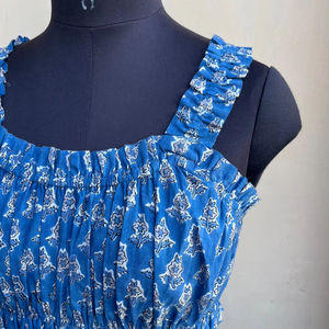 เดรสยาวสไตล์วินเทจลายดอกพิมพ์ลายบล็อกด้วยมือ คอเหลี่ยม แต่งลายปัก  ความยาวคลุมเท้า - Product Image 1