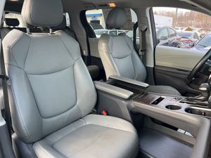 IMPRESIONANTE TOYOTA SIENNA XLE 2021 DE 7 PASAJEROS, TRACCIÓN EN LAS CUATRO RUEDAS, MOTOR AUTOMÁTICO, ASIENTOS DE CUERO - Product Image 3