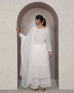 Costume de fête indien et pakistanais de créateur avec pantalon et dupatta rouge taille M élégant pour les occasions spéciales - Product Image 6