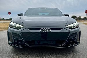 Excellent état, Audi e-tron GT Quattro Prestige 2022 d'occasion, double moteur, transmission intégrale - Product Image 3