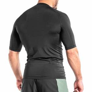 Rashguards de surf à manches courtes par sublimation Rashguards BJJ Rashguard MMA entièrement respirant personnalisé - Product Image 2