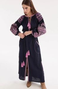 Robe brodée ukrainienne élégante et moderne de style unique Cadeau original pour femme Robe longue en lin incroyablement douce pour les vacances - Product Image 6