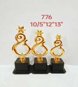 Trophée de récompense sportive personnalisé en or, très vendu, pour les championnats et les tournois scolaires, design en cristal - Product Image 3