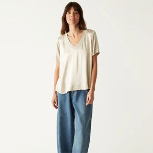 Elegante camiseta transpirable con cuello en V para mujer: mezcla de algodón suave, perfecta para ropa informal, disponible en varios colores y tamaños - Product Image 2