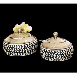 Pot en métal de découpe au laser poli miroir Casserole faite à la main de qualité supérieure Forme ronde Vente en gros Nouveau chauffe-plats en métal - Product Image 6