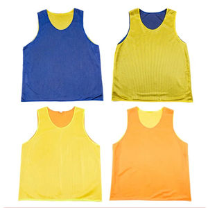 Camisetas de malla de entrenamiento reversibles Baberos de entrenamiento reversibles para fútbol Camiseta de baloncesto en blanco de malla reversible - Product Image 5