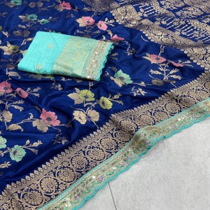 Sari de Seda Dola VASTRA COTTAGE con Bordado Meenakari, Ribete de Cordón y Lentejuelas, Pallu de Zari con Blusa en Contraste - Product Image 2