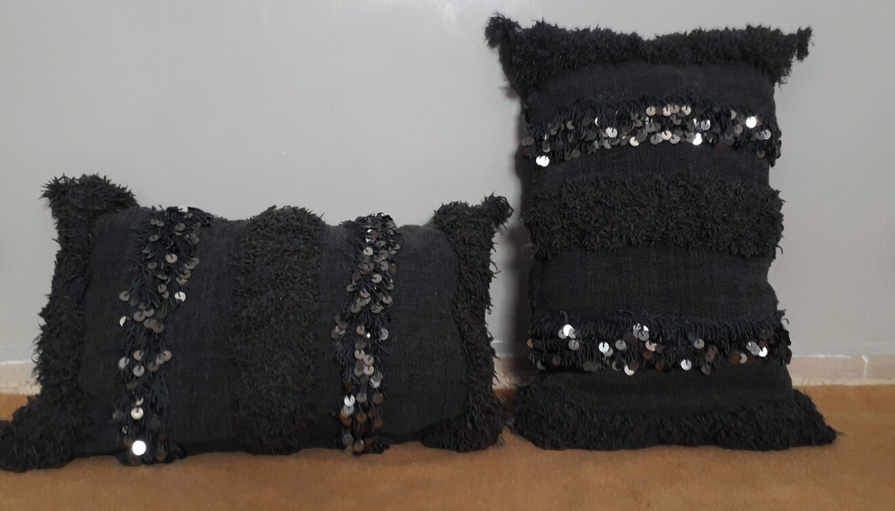 สีเทาเข้ม