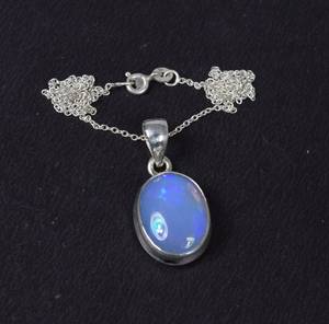Pendentif en opale éthiopienne, collier en argent sterling, pierre précieuse, pierre de naissance d'octobre, fait à la main, élégant, cadeau unique pour femmes - Product Image 1