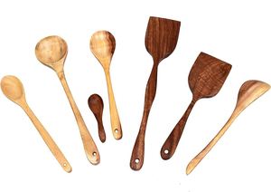 Cuillère en bois naturel faite à la main pour cuisiner et servir une surface lisse durable et sûre pour une utilisation quotidienne dans la cuisine écologique - Product Image 4