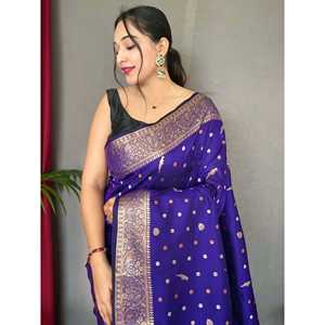 Sari en soie tissé avec des fils bleus exquis avec un chemisier pour les événements de mariage - Product Image 2