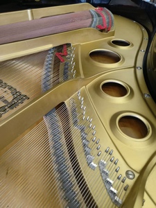 เปียโนแกรนด์ Yamaha G5E สภาพดีเยี่ยม จัดส่งรวดเร็ว งานฝีมือดั้งเดิม สวยงามหรูหรา คีย์เรียบลื่น ผลิตในญี่ปุ่น - Product Image 4