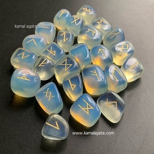 Piedra de cristal Rey blanco Piedra preciosa Tumble Piedra pulida Juego de runas grabadas Juego de Runas de cristal - Product Image 3