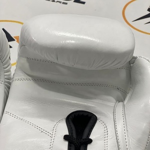 Guantes de Boxeo Fairtex Glory Blancos de Alta Calidad, de Cuero Genuino con Cordones, para Entrenamiento Profesional de Kickboxing, Transpirables - Product Image 5