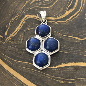 Pendentif breloque artisanal de créateur avec incrustation de lapis-lazuli et améthyste en or rose, serti clos, plaqué rhodium, style religieux, motif numérique - Product Image 1