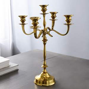 Porte-bougie classique en aluminium argenté à 5 bras. Disponible aux prix de gros. - Product Image 4