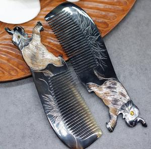 Peine de Cuerno de Búfalo con Tallado y Grabado 3D para el Cuidado del Cabello y un Estilo Elegante de Alta Calidad - Product Image 3
