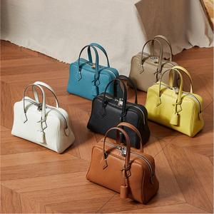Sac bowling en cuir grainé de luxe discret, avec coutures artisanales exquises, sac à main <span class=keywords><strong>Boston</strong></span> pour femme, sacs fourre-tout rétro avec clochette - Product Image 3
