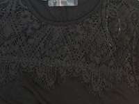 Haut en dentelle de qualité supérieure pour femmes avec boutons, design personnalisé, viscose et élasthanne de haute qualité, couleurs et tailles personnalisables, exportateur d'Inde