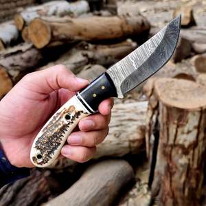 Couteau de camping fait à la main en acier damas gaine en cuir de transport horizontal lame fixe Bushcraft dépouillement cerf corne poignée OEM - Product Image 2