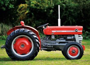 รถแทรกเตอร์ดีเซล Massey Ferguson 135 รุ่นท็อป พร้อมเครื่องยนต์ 2.5 ลิตร และกำลังยกด้านหลัง 2850 ปอนด์ สำหรับงานเกษตรกรรม - Product Image 3