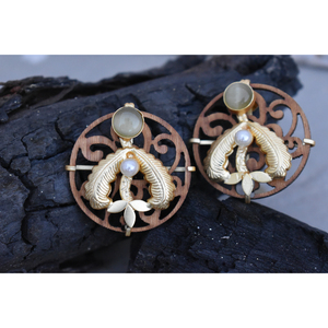 Joyería de madera chapada en oro, treanding hecho a mano, aretes étnicos de piedra de madera de Latón chapado en oro para niñas y mujeres - Product Image 2