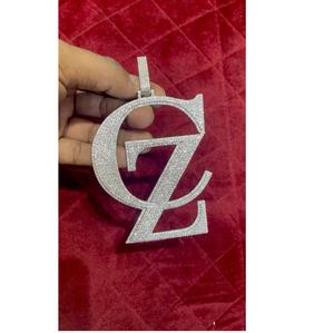 Énorme pendentif en diamant initial de finition brillante de style élégant avec des bijoux glacés de style Hip Hop pour un cadeau de fête de bureau et une utilisation ciblée - Product Image 1