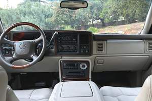 USADO LHD/RHD 2002 CAD IL LAC ESCALADE - Product Image 4