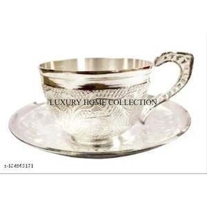 Tazas y platillos de latón remium diseñados con encanto antiguo ideal para entornos tradicionales o temas clásicos de decoración del hogar - Product Image 5