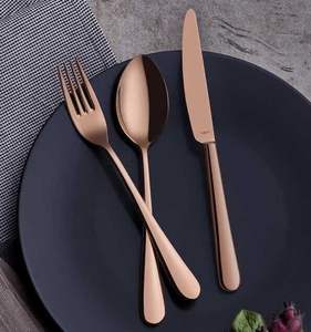 Juego de cubiertos de metal moderno y elegante, ideal para chefs profesionales, cocinas elegantes y presentación de comida sofisticada - Product Image 5