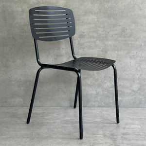 Silla de Jardín Minimalista para Exteriores con Estructura de Hierro Ranurada con Recubrimiento en Polvo TTG027 para Uso en Cafeterías - Product Image 3