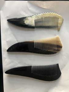 PRODUITS COULEURS NATURELLES CORNE BUFFALO PEIGNES EN GROS Peignes en corne antistatiques naturels pour les cadeaux de vacances par l'artisanat en croissant - Product Image 6