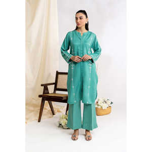 Ensemble en lin brodé à chevrons vert - Chemise et pantalon 100% lin avec de magnifiques décorations brodées - Product Image 3