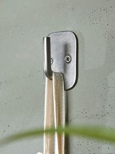 Gancho de Pared de Aluminio Ornamental Único con Acabado Rústico Perfecto para Porches al Aire Libre, Patios y Espacios Cubiertos - Product Image 3