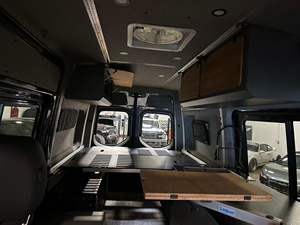 Sprinter 2500 4x4 2022, 1 Dueño, Turbodiésel V6, 4WD, Equipamiento de Alta Gama, Conversión a Camper - Product Image 5