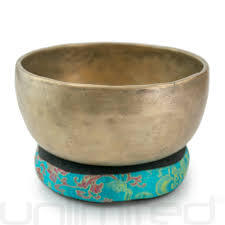 Beau nouveau bol chantant en laiton martelé à la main, bol de guérison spirituelle et de Chakra à la maison pour thérapie sonore et méditation - Product Image 2