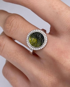 Anillo de piedras preciosas de moldavita sin cortar natural, banda delgada, anillo de diseñador de punta redonda ajustable, anillo de aniversario para mujeres y niñas - Product Image 3
